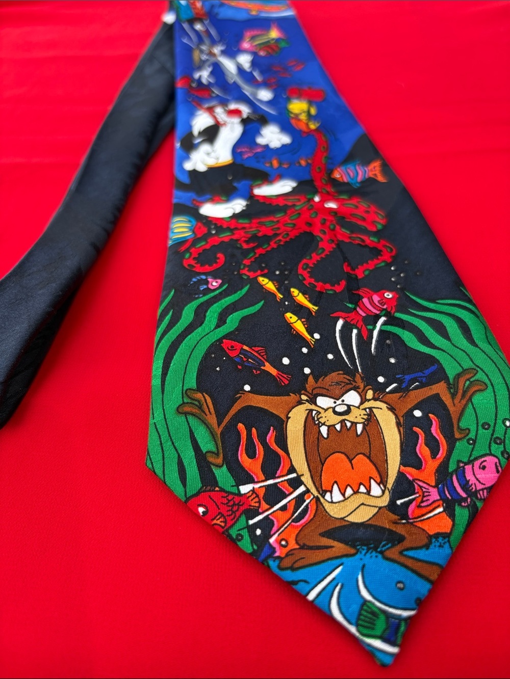 Warner Bros. Looney Tunes vintage deep sea tie!